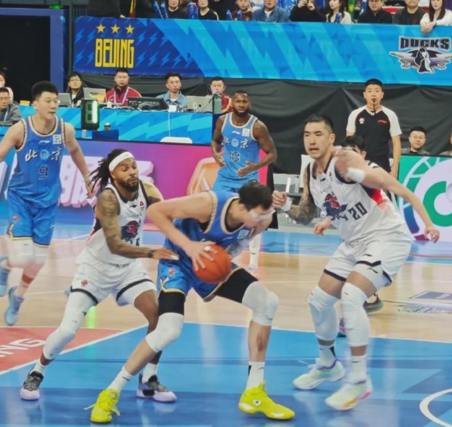 沙巴体育-目送压哨绝杀！周琦暴怒！这样咋打NBA啊...